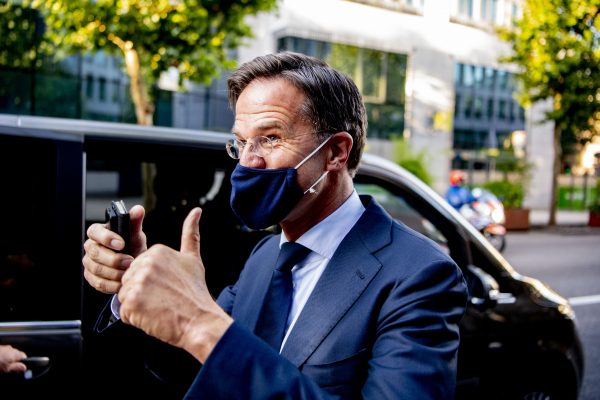 Premier Mark Rutte met mondkapje tijdens de EU-top in Brussel van eind juli 2020. Foto: ANP/Robin Utrecht Premier Mark Rutte met mondkapje tijdens de EU-top in Brussel van eind juli 2020. Foto: ANP/Robin Utrecht