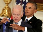 Barack Obama verraste vicepresident Joe Biden bij zijn vertrek begin 2017 met de Presidential Medal of Honor, de hoogste burgerlijke onderscheiding in de VS.