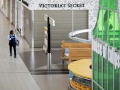 Gesloten gates en vertrekhallen op Schiphol in tijden van het coronavirus.