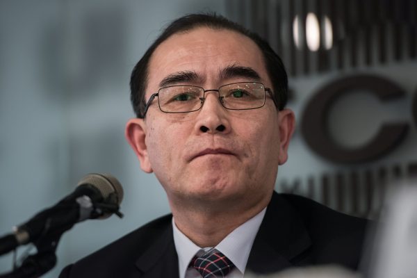Thae Yong-ho, een voormalige Noord-Koreaanse diplomaat die is overgelopen naar Zuid-Korea. Bron: REUTERS/Ed Jones Thae Yong-ho, een voormalige Noord-Koreaanse diplomaat die is overgelopen naar Zuid-Korea. Bron: REUTERS/Ed Jones