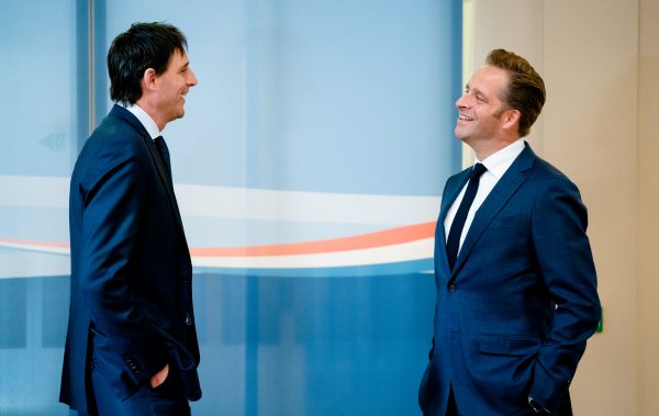 Wopoke Hoekstra met Hugo de Jonge, die na een omstreden procedure werd gekozen tot nieuwe leider van het CDA. Foto: ANP/Bart Maat Wopoke Hoekstra met Hugo de Jonge, die na een omstreden procedure werd gekozen tot nieuwe leider van het CDA. Foto: ANP/Bart Maat