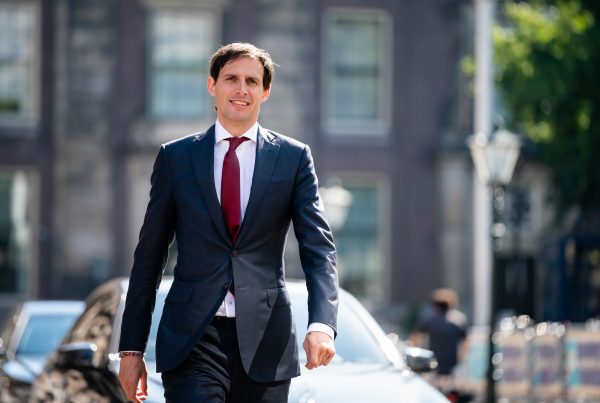 Wopke Hoekstra komt aan op het Binnenhof voor een minsterraad in juni 2020. Foto: ANP/Bart Maat Wopke Hoekstra komt aan op het Binnenhof voor een minsterraad in juni 2020. Foto: ANP/Bart Maat