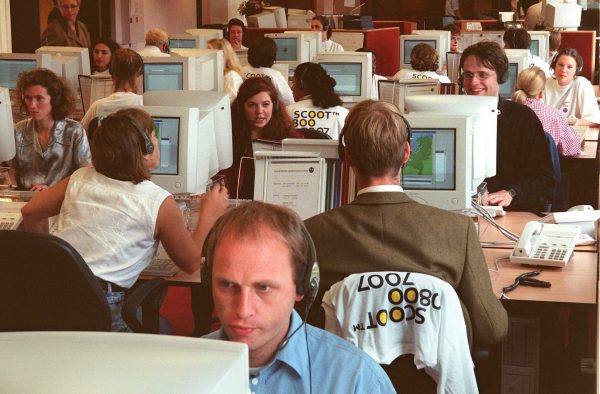 Foto: ANP - Callcenter in 1997 toen Hoekstra studeerde. Dit is niet het callcenter waar hij heeft gewerkt. Foto: ANP - Callcenter in 1997 toen Hoekstra studeerde. Dit is niet het callcenter waar hij heeft gewerkt.