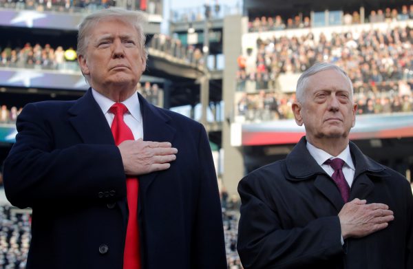 Donald Trump en Jim Mattis. Foto: REUTERS/Jim Young Donald Trump en Jim Mattis. Foto: REUTERS/Jim Young