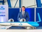 KLM-topman Pieter Elbers tijdens de presentatie van het energiezuinige vliegtuigontwerp Flying-V bij de TU Delft.