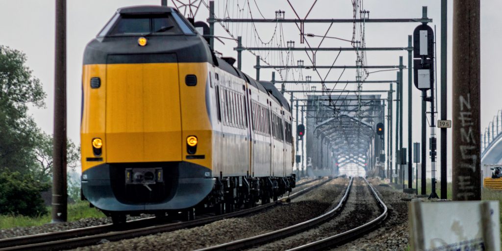 Een trein van de Nederlandse Spoorwegen