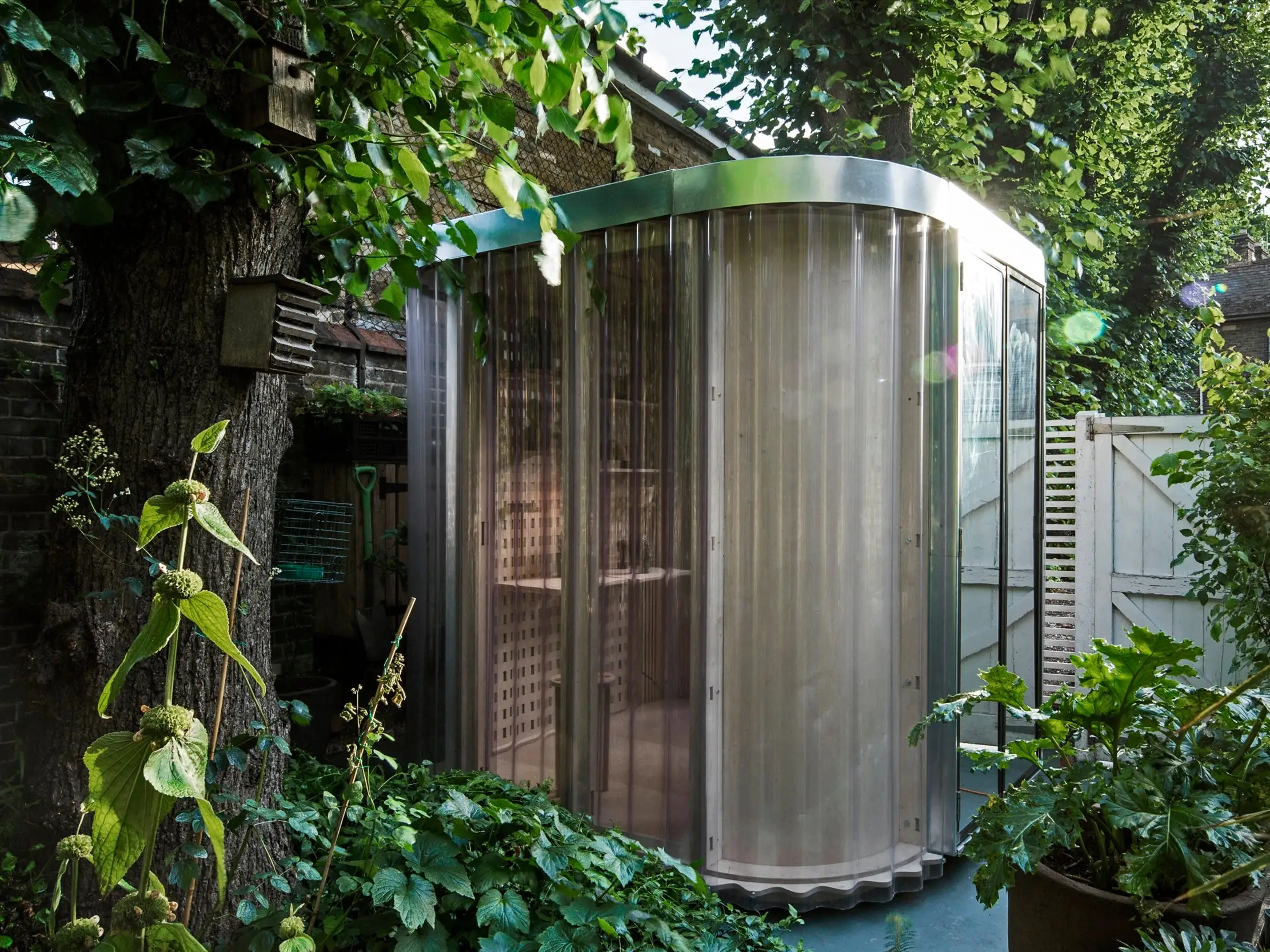 De Londense ontwerpstudio Boano Prišmontas heeft een oplossing voor thuiswerkers bedacht, een tiny house die My Room in the Garden heet.