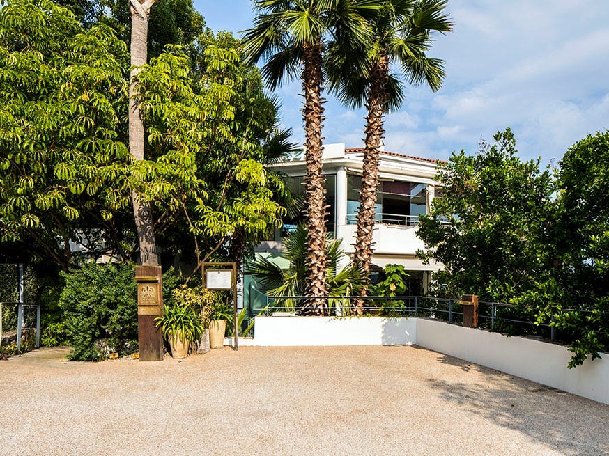 The exterior or Mirazur (credit Mirazur)