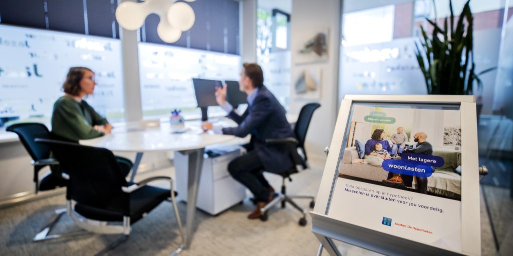 Het maximale hypotheekbedrag gaat voor vrijwel alle inkomensgroepen omhoog, schrijft budgetvoorlichtingsinstituut Nibud donderdag in een adviesrapport aan het kabinet.
