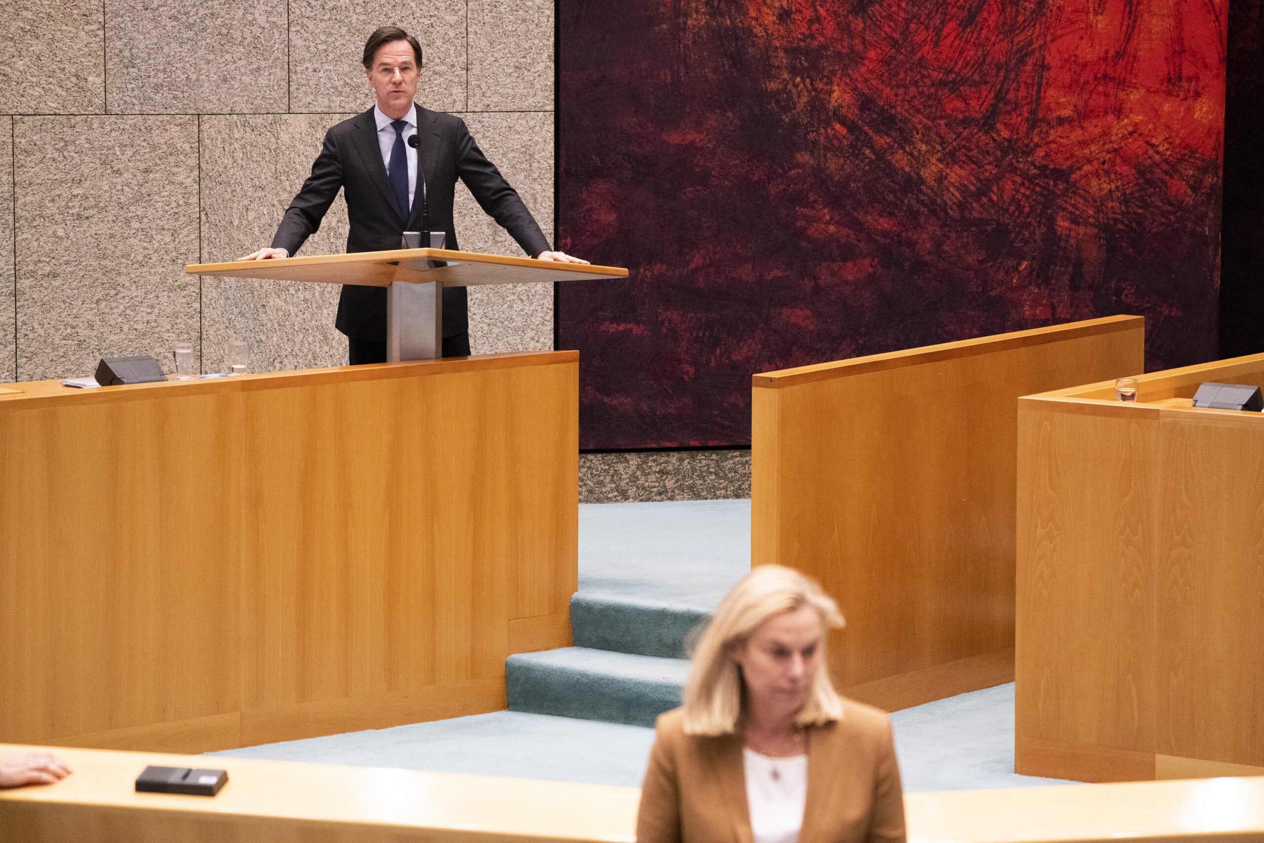Mark Rutte en Sigrid Kaag in de Tweede Kamer tijdens het 1 april-debat over de mislukte formatieverkenning. Foto: ANP/Bart Maat