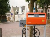 Een postzegel voor een brief binnen Nederland wordt volgend jaar 5 cent duurder. De prijs stijgt van 91 cent naar 96 cent.