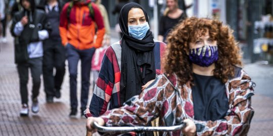 In de Kalverstraat geldt geen mondkapjesplicht meer.
