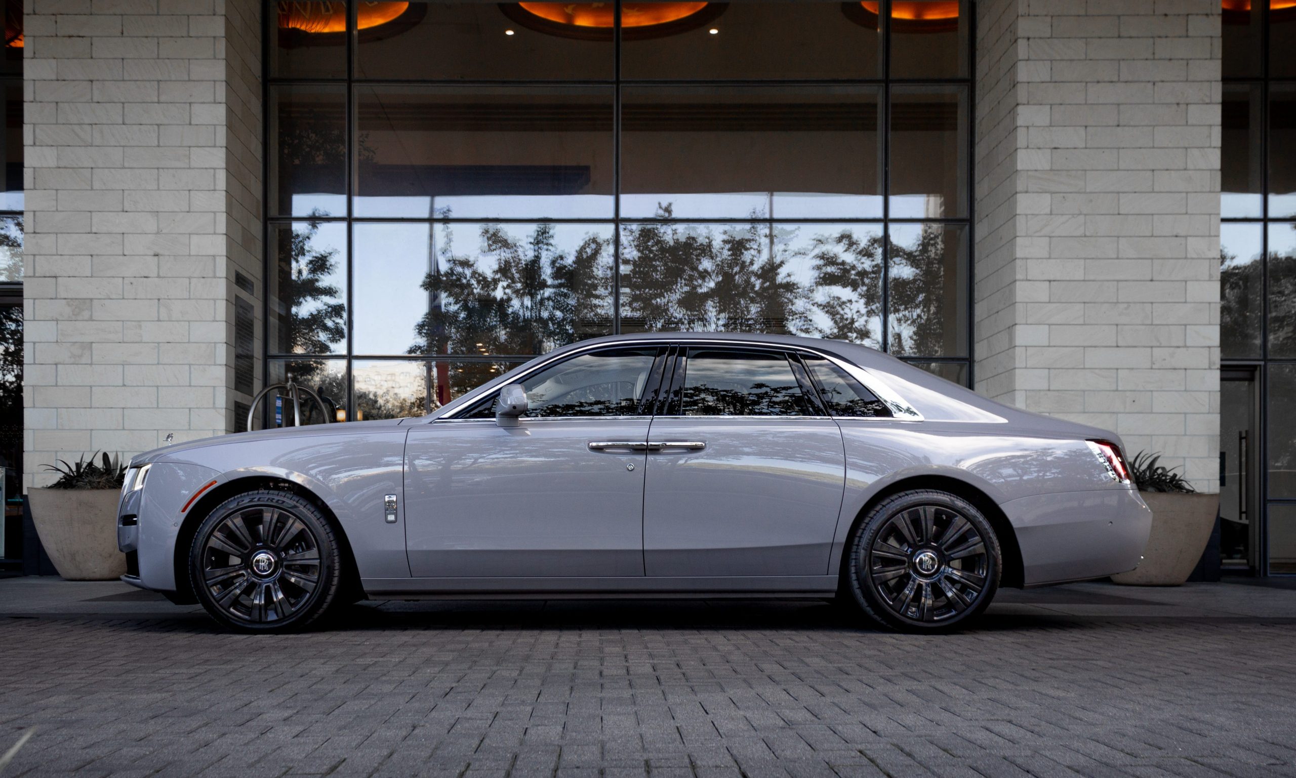 Rolls-Royce Phantom Review: The End of the Era of Opulence - Bloomberg