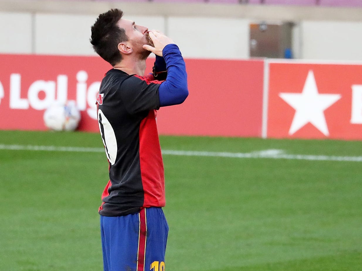 Lionel Messi Wore A Diego Maradona Jersey Underneath His Barcelona Kit ...