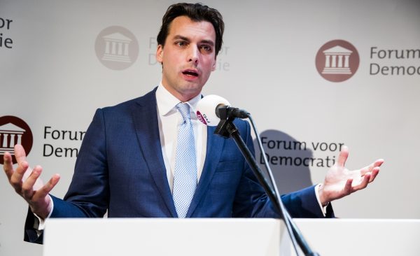 Thierry Baudet (FvD) spreekt de aanwezigen toe tijdens de uitslagenavond van de Provinciale Statenverkiezingen 2019. Foto: ANP/Bart Maat Thierry Baudet (FvD) spreekt de aanwezigen toe tijdens de uitslagenavond van de Provinciale Statenverkiezingen 2019. Foto: ANP/Bart Maat