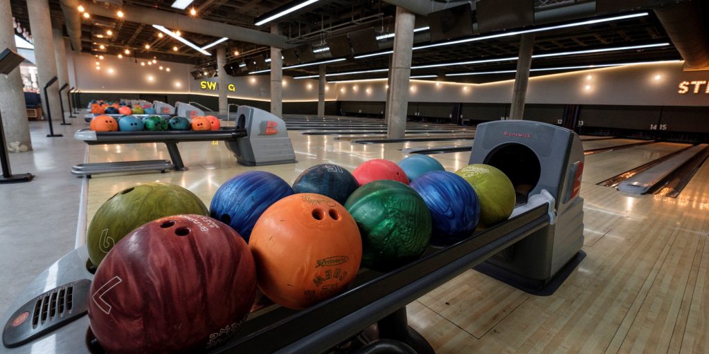 De bowlingbaansector verkeert door de coronamaatregelen in de grote problemen. Dat stelt voorzitter Frits van Dijk van de Nederlandse Vereniging van Bowlingondernemers (NVB)