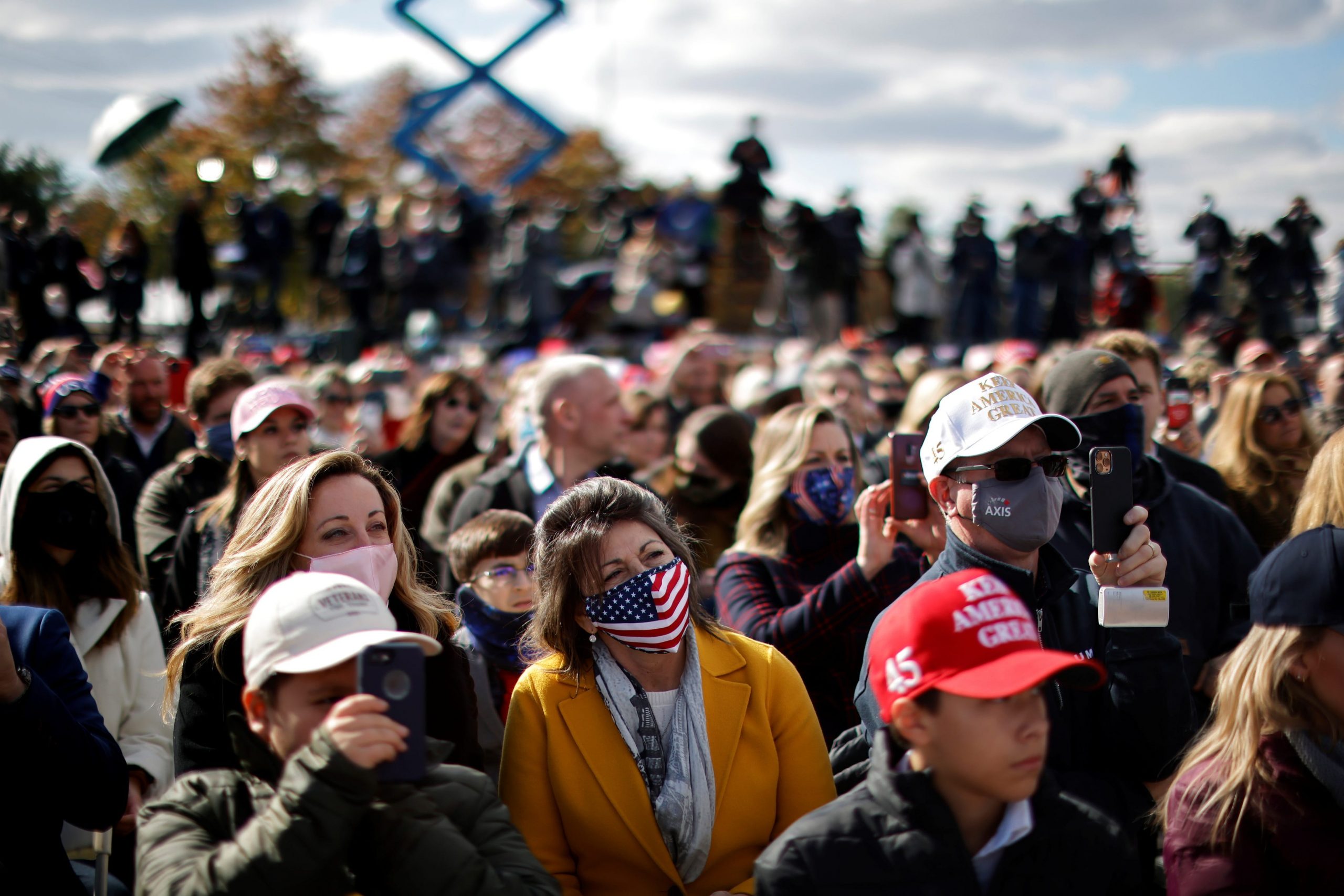 Een campagnebijeenkomst van president Donald Trump in Newtown, Pennsylvania, op 31 oktober 2020. Foto: Carlos Barria/Reuters