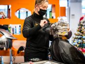 Kapsalon BrainWash in Geldrop bereidt zich voor op de lockdown.