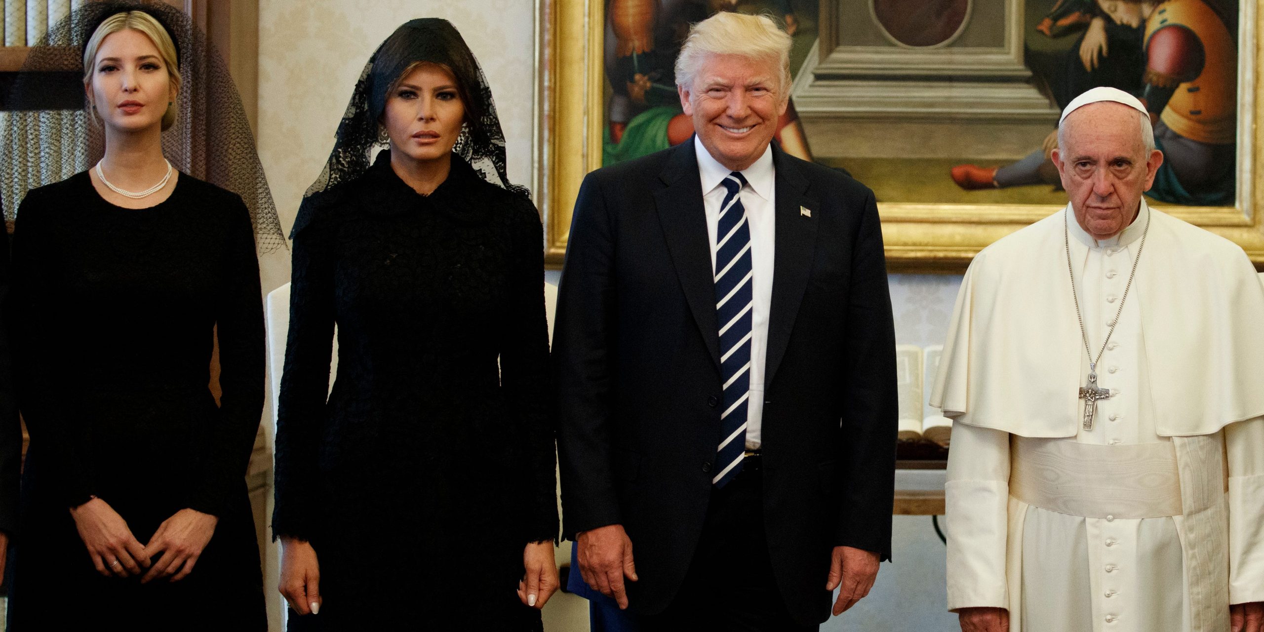 Ivanka Trump, first lady Melania Trump en president Donald Trump staan naast paus Franciscus tijdens een ontmoeting op 24 mei 2017. Foto: Evan Vucci/AP