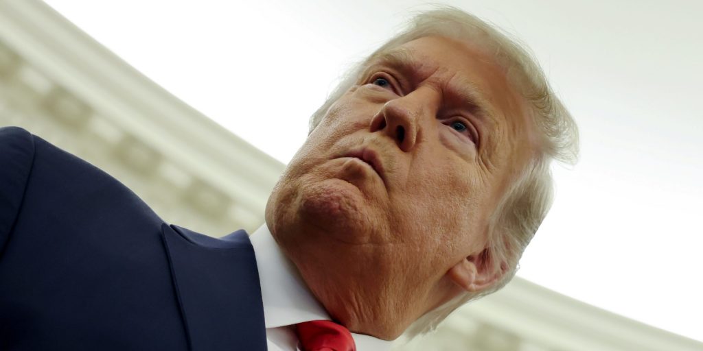 donald trump kijkt bezorgd