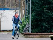 Premier Mark Rutte komt aan bij het Catshuis voor een overleg met de ministers en deskundigen over de coronacrisis.