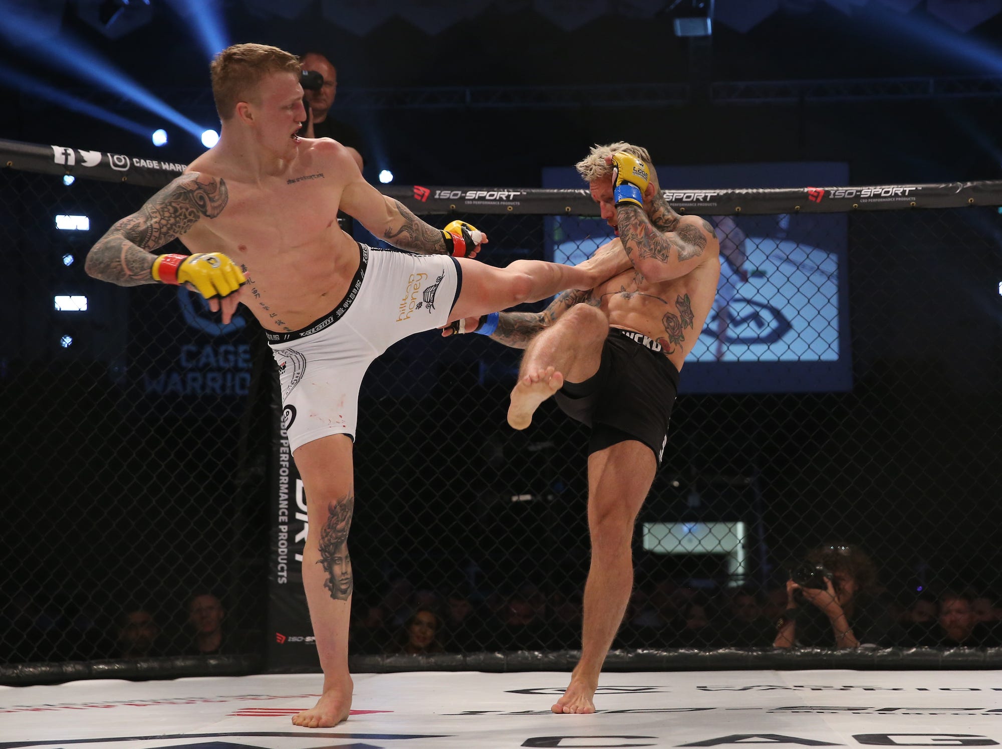 Mason Jones kicking Cage Warriors