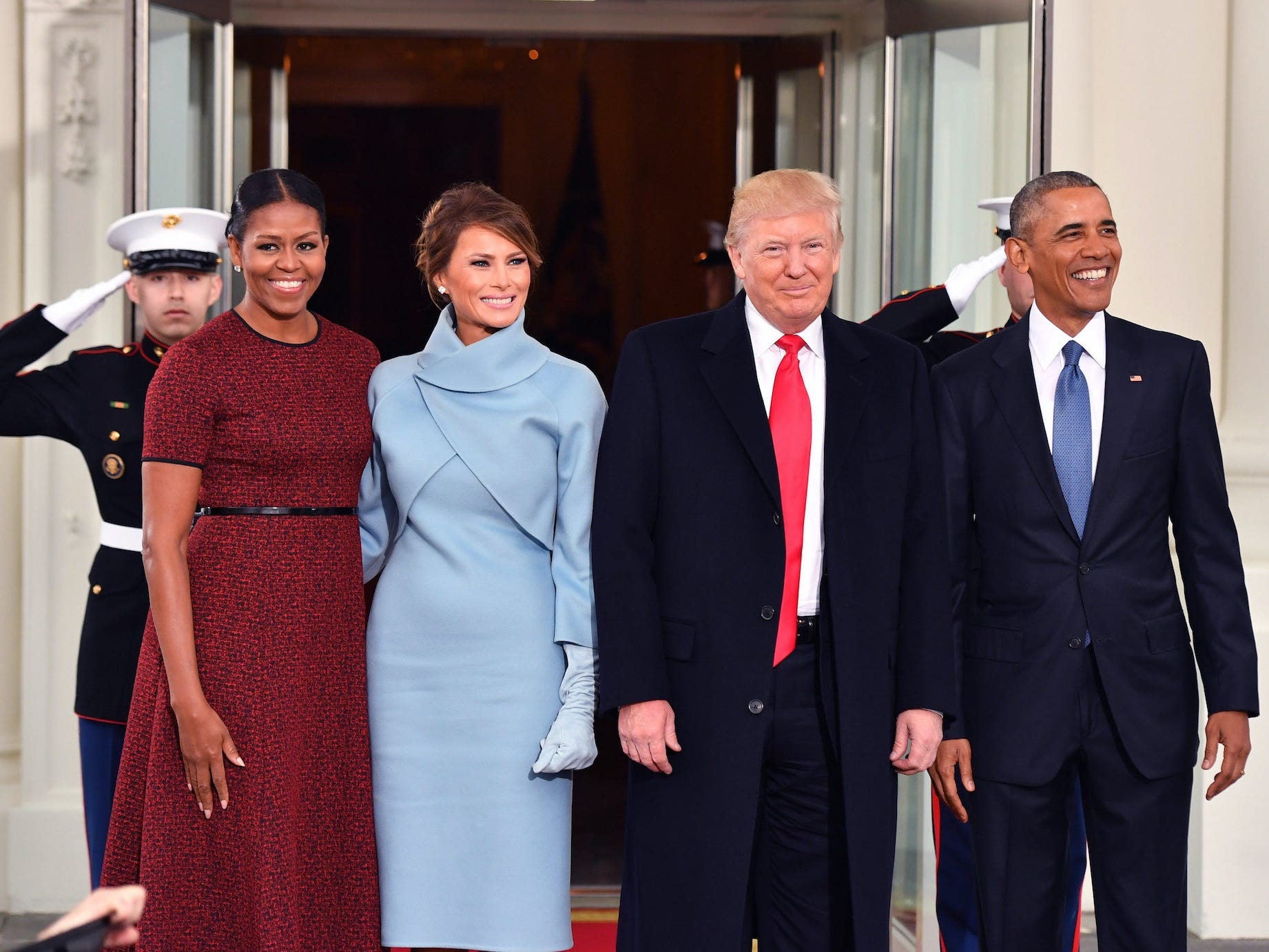 WASHINGTON, DC - JANUARY 20: President Barack Obama (R) and Michelle Obama (L) pose with President-elect Donald Trump and wife Melania at the White House before the inauguration on January 20, 2017 in Washington, D.C. Trump becomes the 45th President of the United States. (Photo by Kevin Dietsch-Pool/Getty Images)