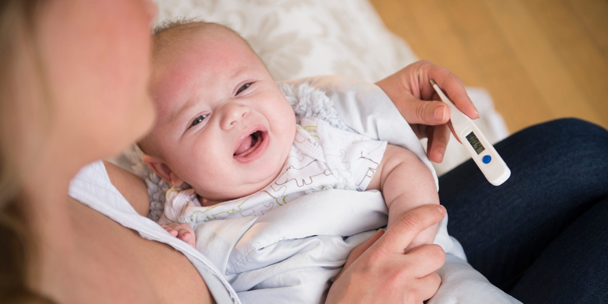 5-ways-to-bring-down-you-baby-s-fever-with-medicine-a-cold-compress