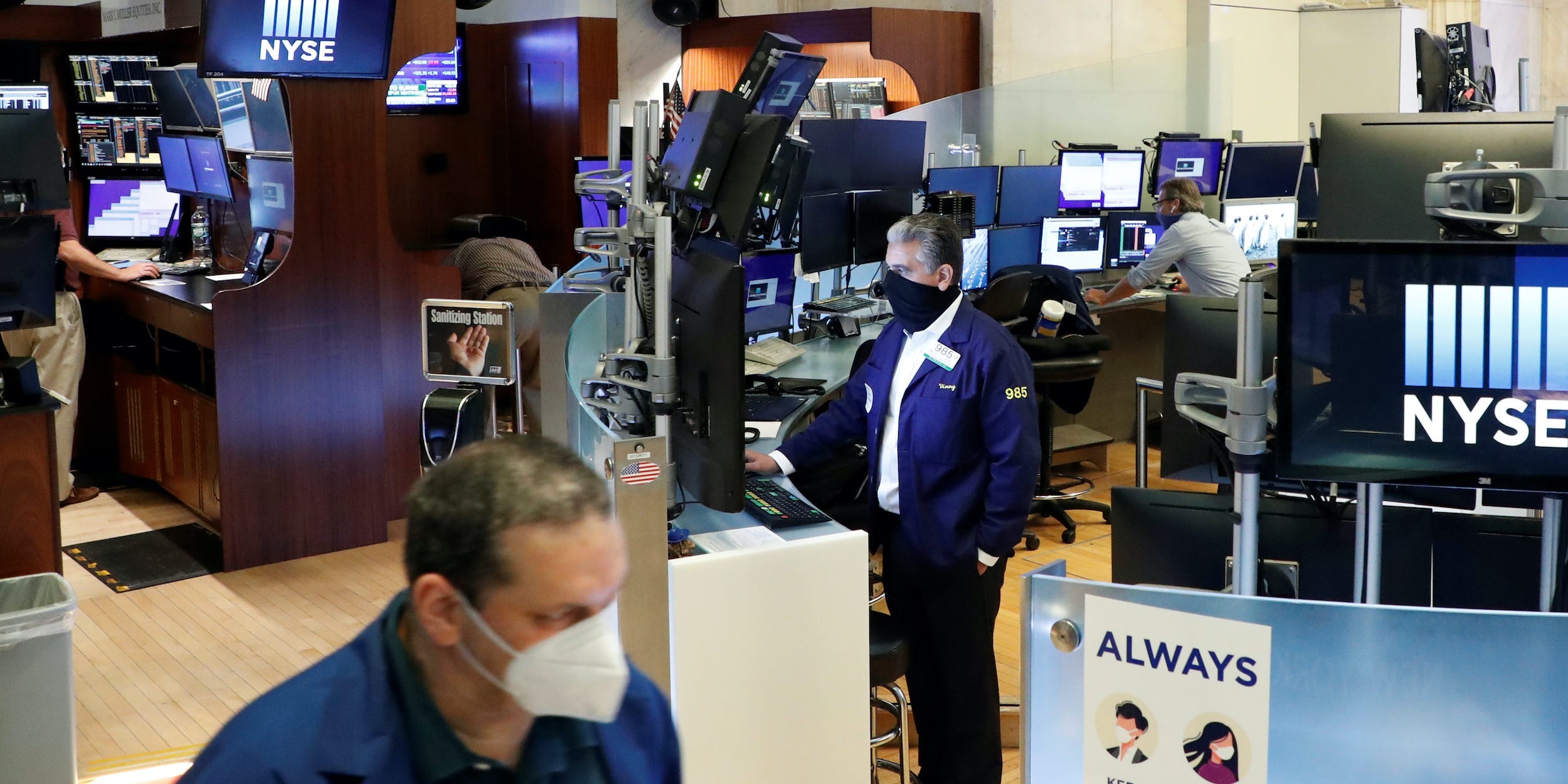 nyse open floor traders mask.JPG