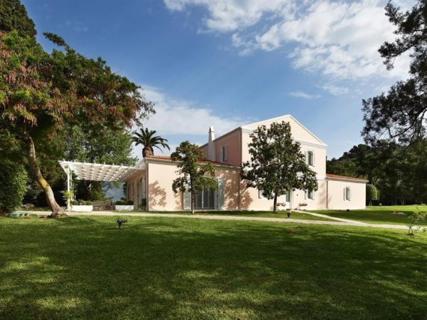 Het 'Pink House' op Skorpios. Foto: Rybolovlev Family Office Het 'Pink House' op Skorpios. Foto: Rybolovlev Family Office