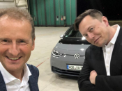Volkswagen-topman Herbert Diess (l) en Tesla-baas Elon Musk.