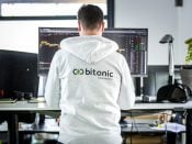 Medewerkers in het kantoor van Bitonic, een bedrijf dat euro's omwisselt in bitcoins of andere cryptovaluta.