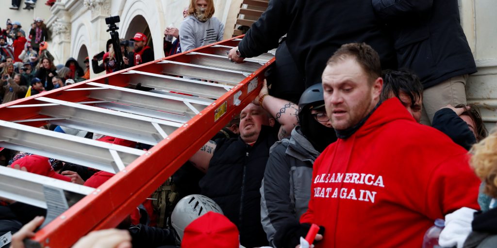 Trump-supporters bestormen het Capitool