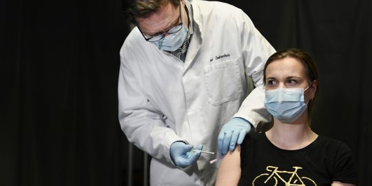 Wanneer ben je aan de beurt voor het coronavaccin: van oud naar jong, in leeftijdsgroepen van 5 jaar