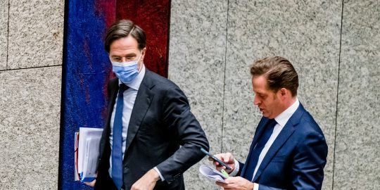 Minister Hugo de Jonge van Volksgezondheid, Welzijn en Sport (CDA) en premier Mark Rutte.