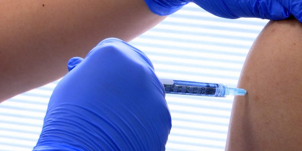 Het coronavaccin van het Amerikaanse biotechbedrijf Novavax beschermt bij negen op de tien mensen tegen Covid-19