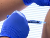 Het coronavaccin van het Amerikaanse biotechbedrijf Novavax beschermt bij negen op de tien mensen tegen Covid-19