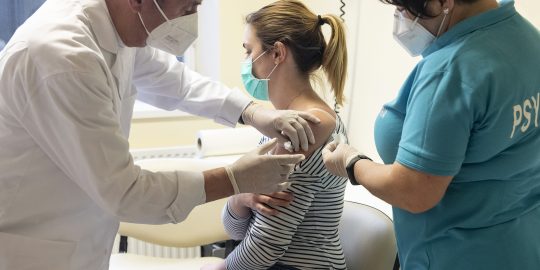 Vaccinatie met het Pfizer corona-vaccin