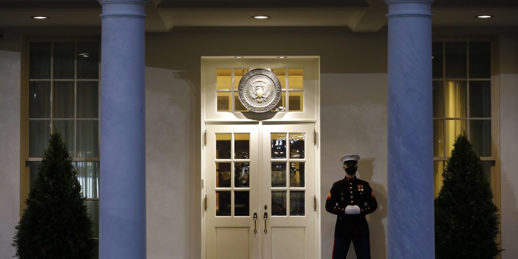Trump verlaat Witte Huis