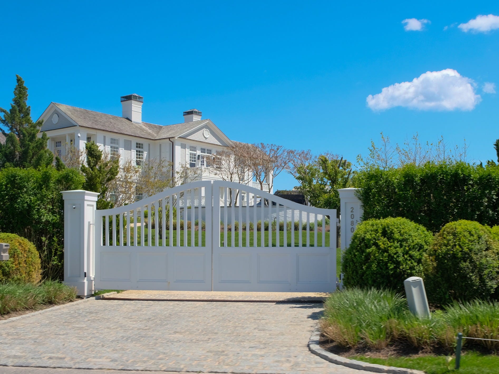 hamptons billionaire lane
