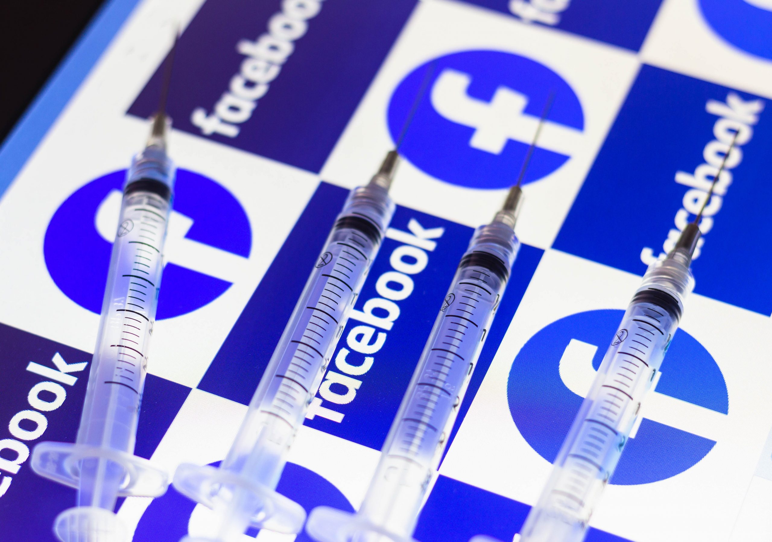 BRAZIL - 2021/01/27: In this photo illustration various medical syringes seen with Facebook logos displayed on a screen in the background. (Photo Illustration by Rafael Henrique/SOPA Images/LightRocket via Getty Images)