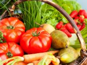 Business Insider sprak met voedingsdeskundigen om te horen waarom groente en fruit zo gezond zijn en welke 10 soorten je onmiddellijk aan je menu zou moeten toevoegen. 