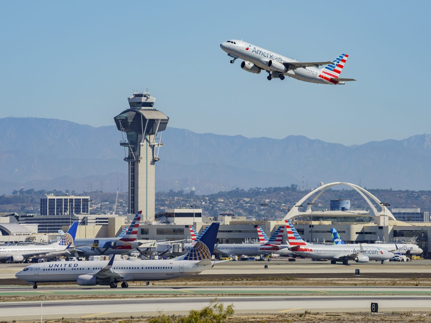 American Airlines and United Airlines at LAX