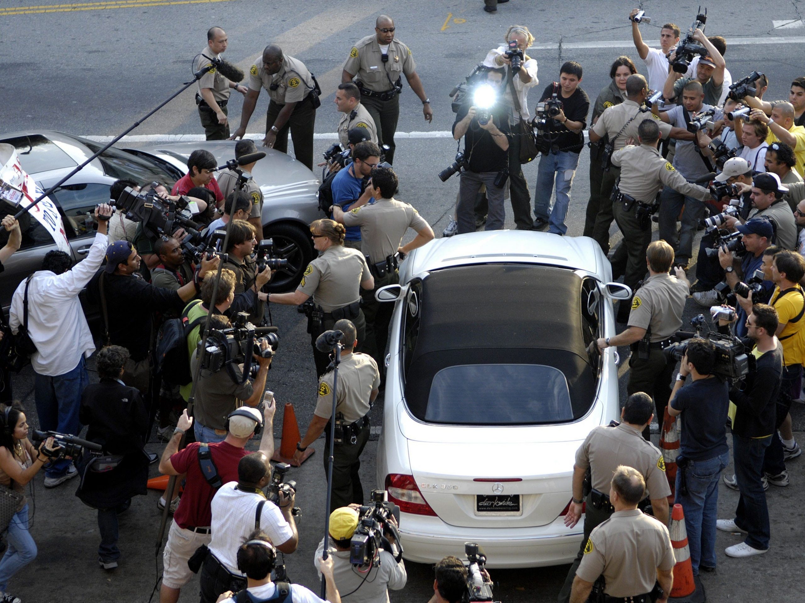 Britney Spears leaves the Stanley Mosk Courthouse after a hearing regarding her ongoing child custody case on October 26, 2007 in Los Angeles California.