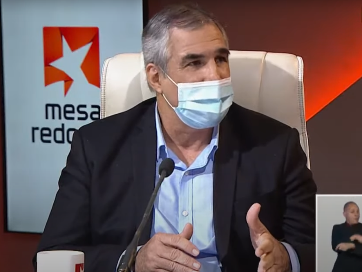 Eduardo Martínez Díaz, president de BioCubaFarma, speaks to Mesa Redonda about the Cuban lead vaccine candidate Soberana 02 vaccine.