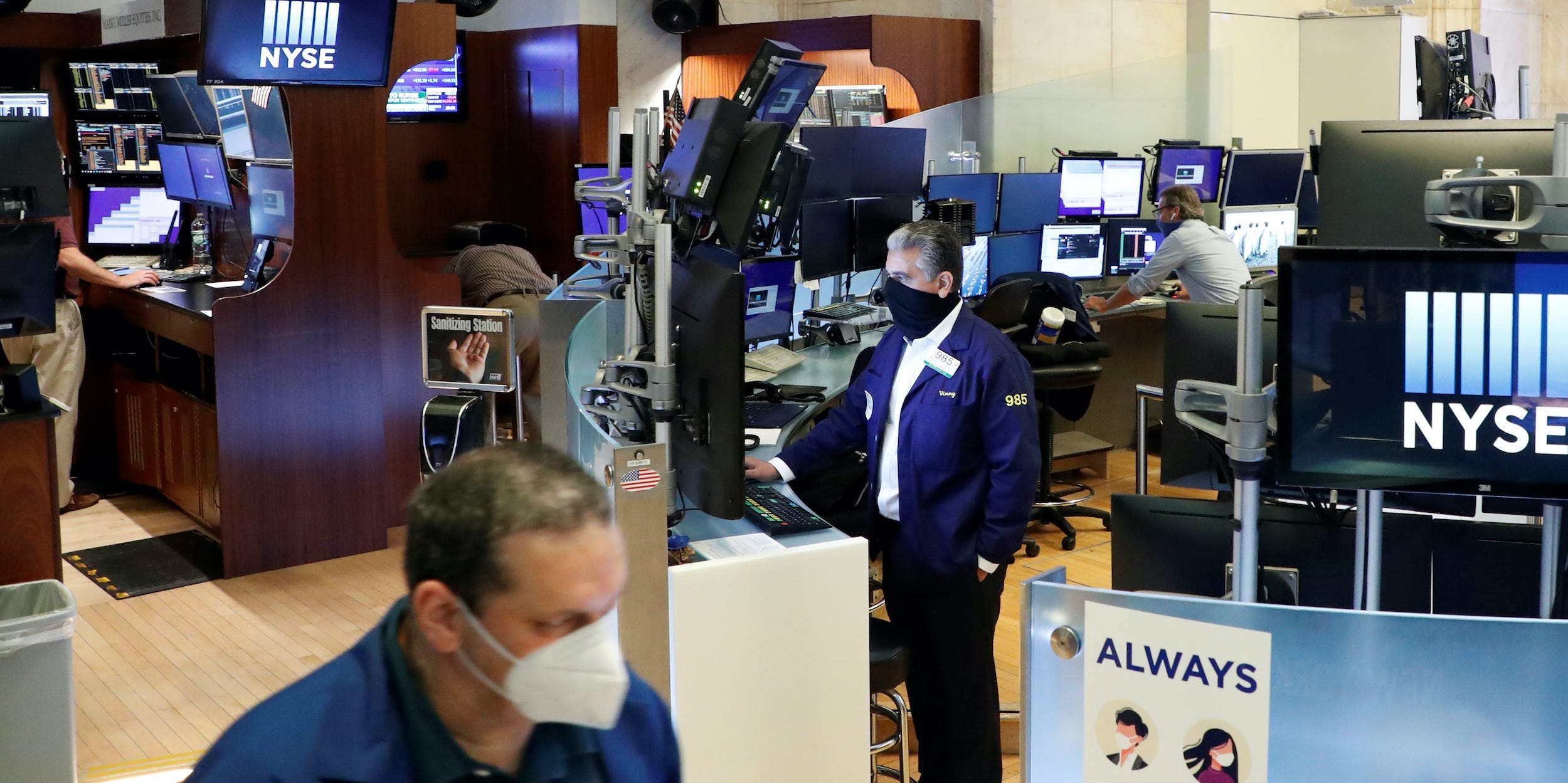 nyse open floor traders mask.JPG