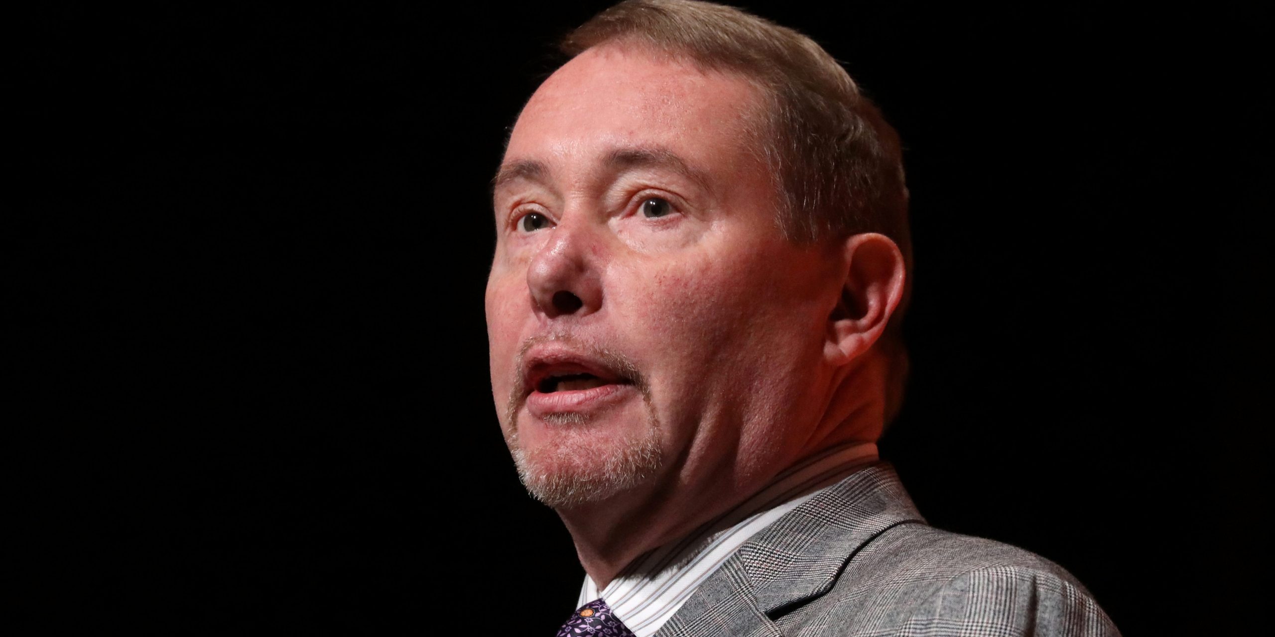 FILE PHOTO: Jeffrey Gundlach, CEO of DoubleLine Capital LP, presents during the 2019 Sohn Investment Conference in New York City, U.S., May 6, 2019. REUTERS/Brendan McDermid