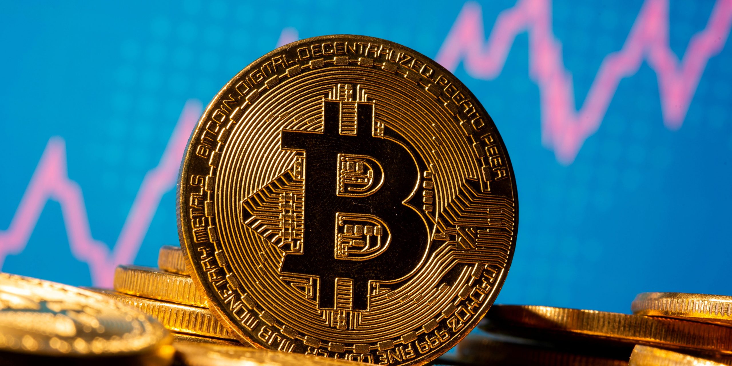 2021 01 07T205409Z_1_LYNXMPEH061GC_RTROPTP_4_CRYPTO CURRENCIES FLOWS.JPG