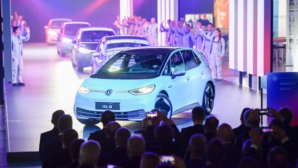 De elektrische Volkswagen ID.3 in de VW-fabriek in Zwickau. Foto: EPA/Jens Schlüter De elektrische Volkswagen ID.3 in de VW-fabriek in Zwickau. Foto: EPA/Jens Schlüter