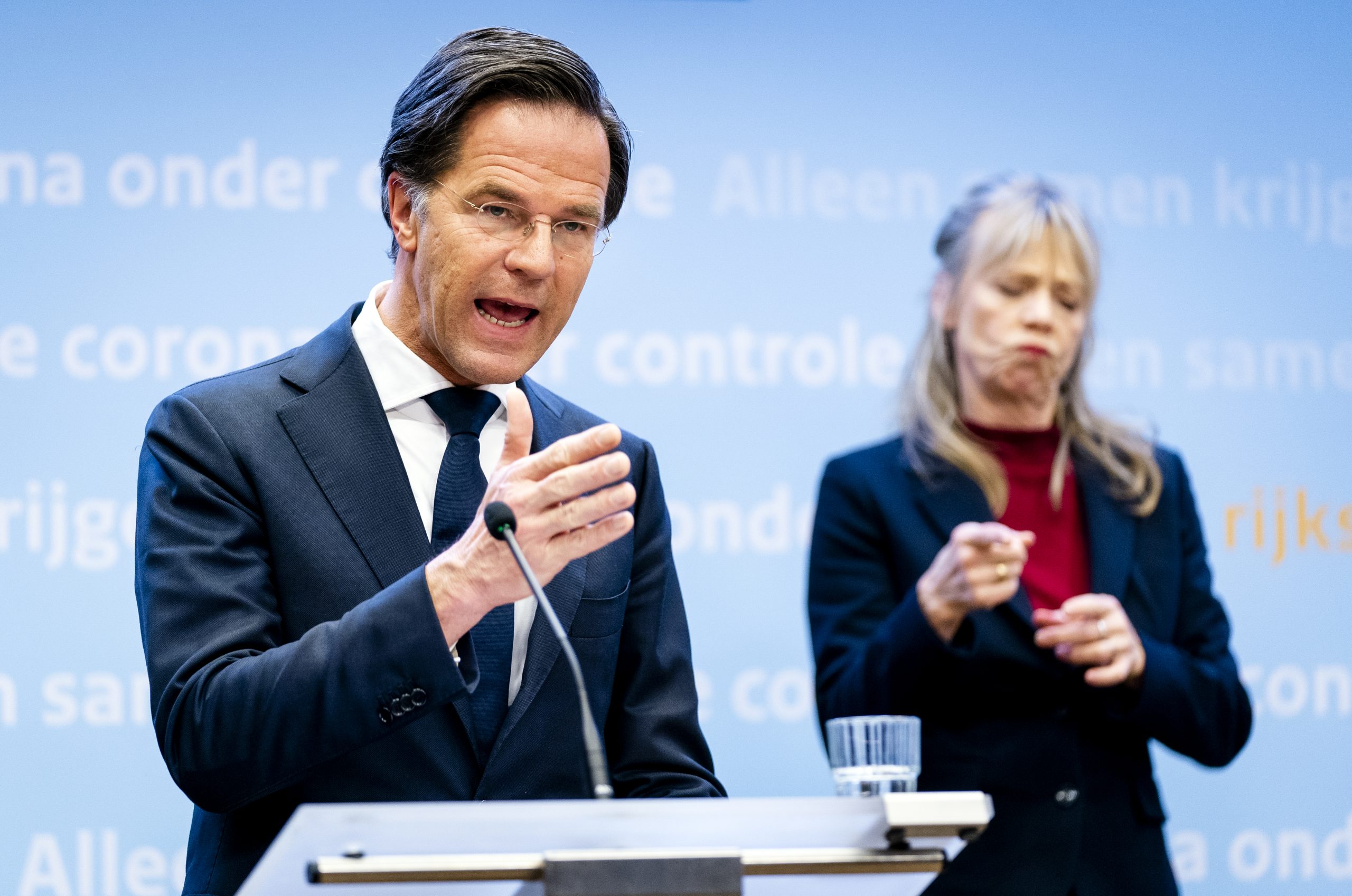 Demissionair premier Mark Rutte geeft tijdens een persconferentie een toelichting op de coronamaatregelen in Nederland.